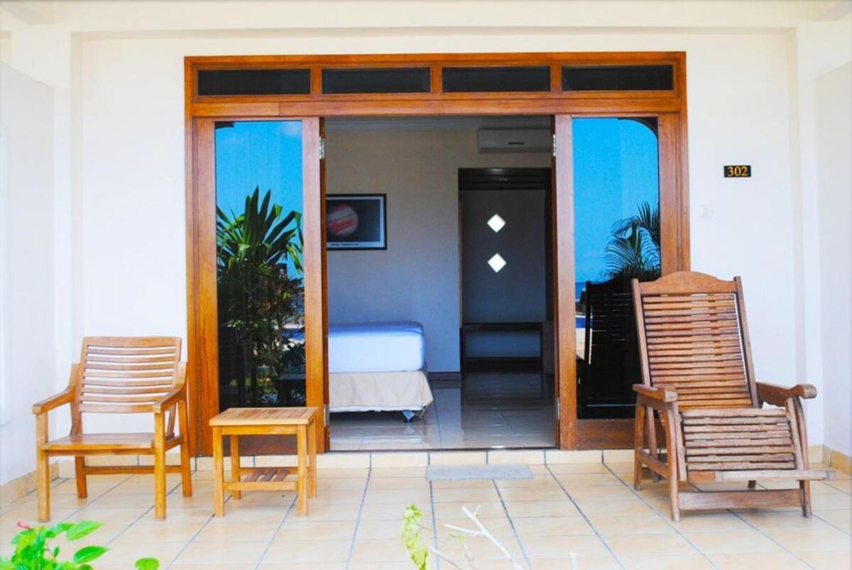 Lombok Beach Hotel Montongbuwoh Esterno foto