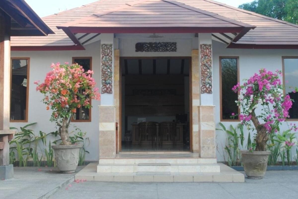 Lombok Beach Hotel Montongbuwoh Esterno foto