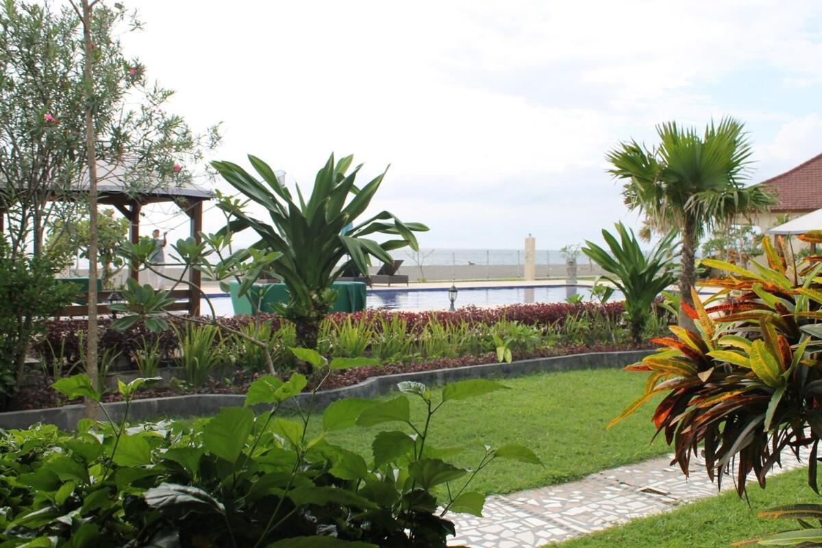 Lombok Beach Hotel Montongbuwoh Esterno foto