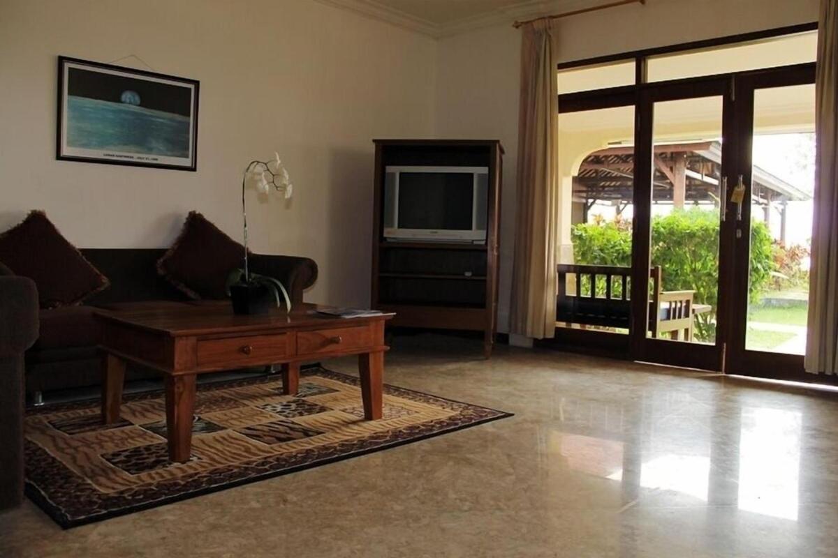 Lombok Beach Hotel Montongbuwoh Esterno foto