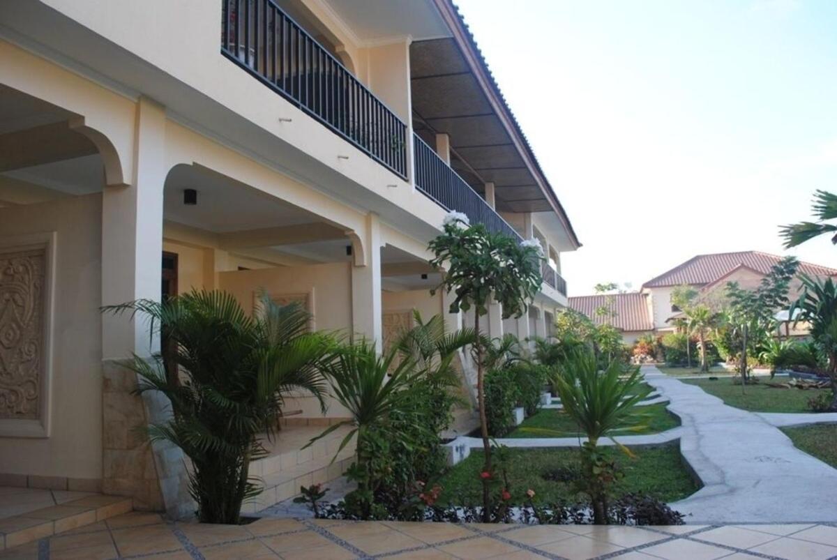 Lombok Beach Hotel Montongbuwoh Esterno foto