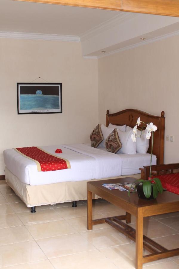 Lombok Beach Hotel Montongbuwoh Esterno foto