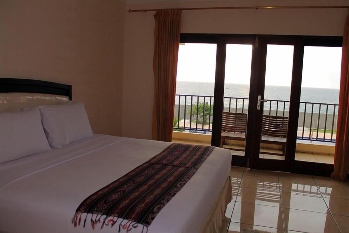 Lombok Beach Hotel Montongbuwoh Esterno foto